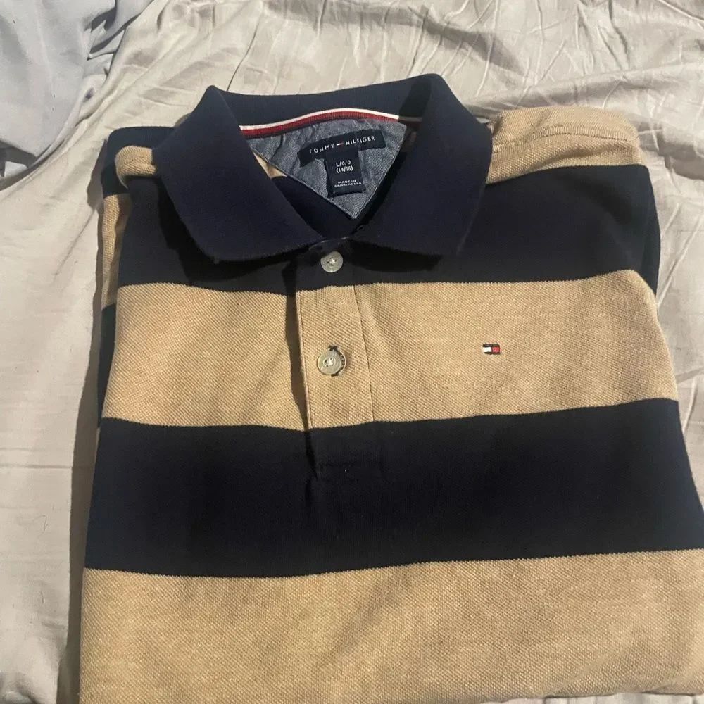 Tommy Hilfiger Navy and Tan Striped Polo Shirt boys size large 14/16 excellent